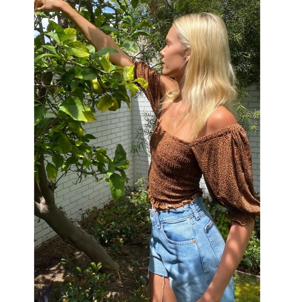 UO Giselle Smocked Cropped Top - Picture 2 of 8